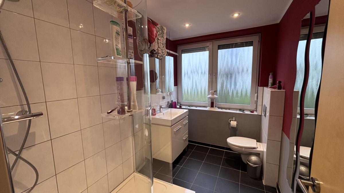 Badezimmer mit Dusche