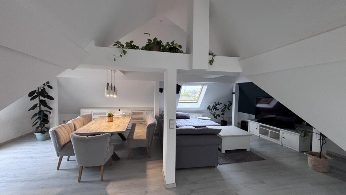 Spitzboden (SPB)  Wohn- und Esszimmer