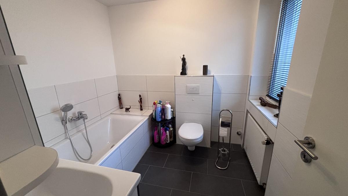 Badezimmer mit Badewanne